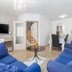 Holiday home Malerisches, Hundefreundliches Nur 400 Meter Zum Mit Bbq, Babybett *