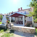 Malerisches, Hundefreundliches Nur 400 Meter Zum Mit Bbq, Babybett Vikendica Porec