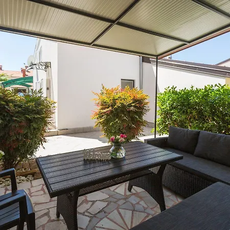 Malerisches, Hundefreundliches Nur 400 Meter Zum Mit Bbq, Babybett Porec