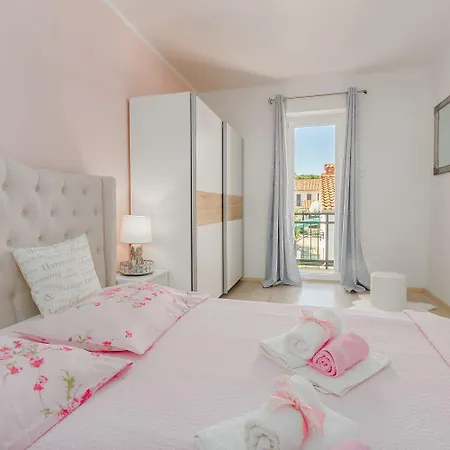 Malerisches, Hundefreundliches Nur 400 Meter Zum Mit Bbq, Babybett * Porec