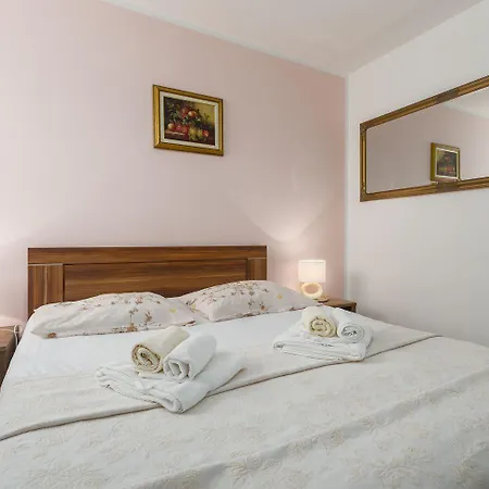 Malerisches, Hundefreundliches Nur 400 Meter Zum Mit Bbq, Babybett *