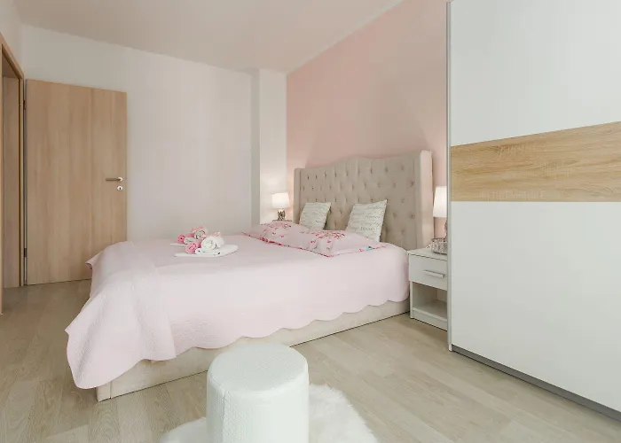 Malerisches, Hundefreundliches Nur 400 Meter Zum Mit Bbq, Babybett * Porec