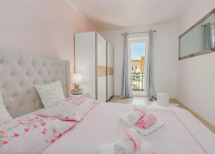 Malerisches, Hundefreundliches Nur 400 Meter Zum Mit Bbq, Babybett * Porec